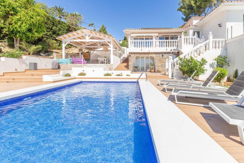 Villa Luxury With Beautiful Sea View & Jacuzzi *