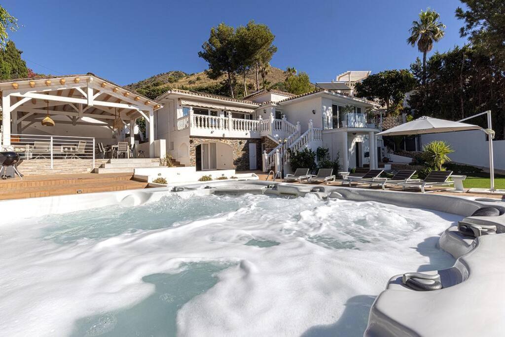 Villa Luxury With Beautiful Sea View & Jacuzzi *