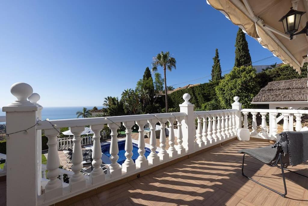 Luxury With Beautiful Sea View & Jacuzzi Villa *